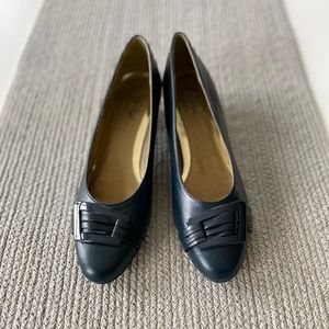 Vintage Soft Style Navy Blue Block Kitten Heel Pumps with Buckle Size 9N NWOT